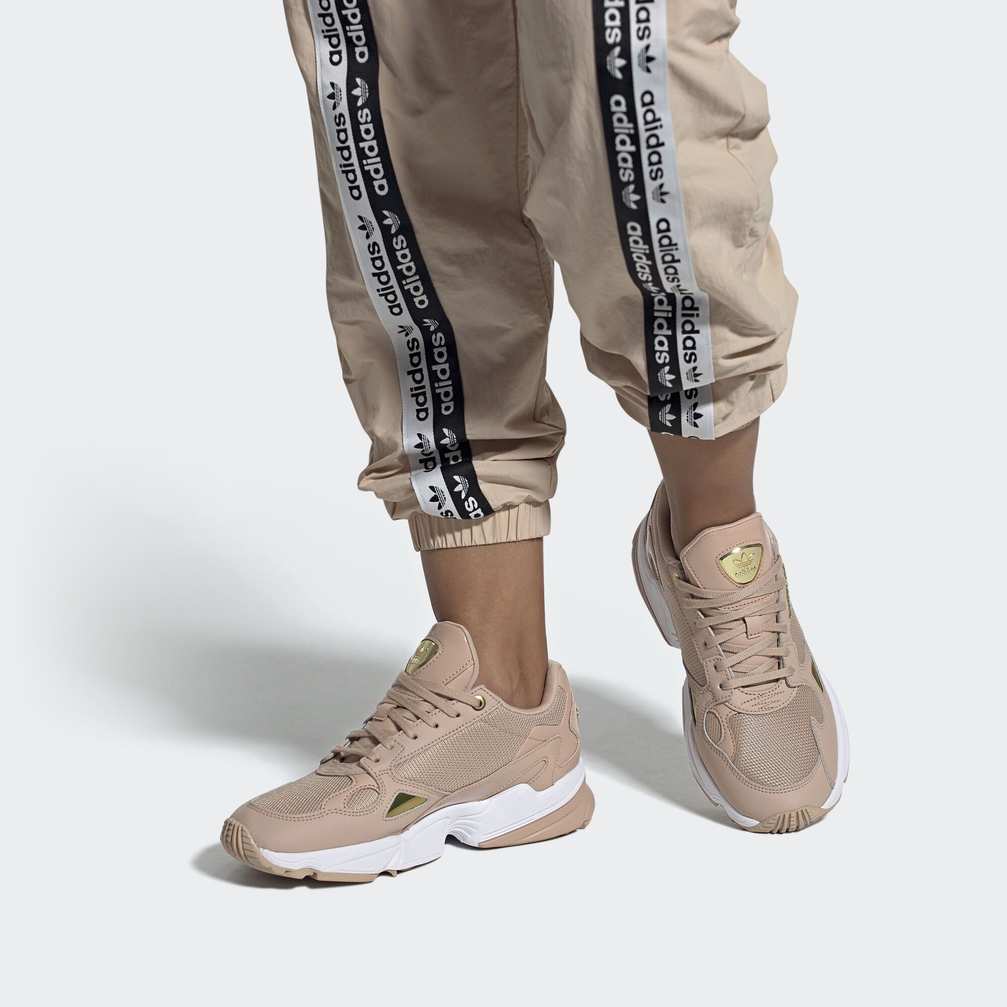 Giày Originals Nữ Adidas Falcon W EF4989