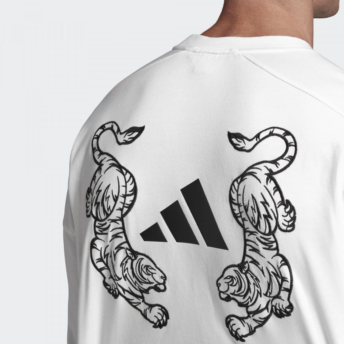 Áo Khoác Thể Thao Nam Adidas M Tiger Crew FI4683
