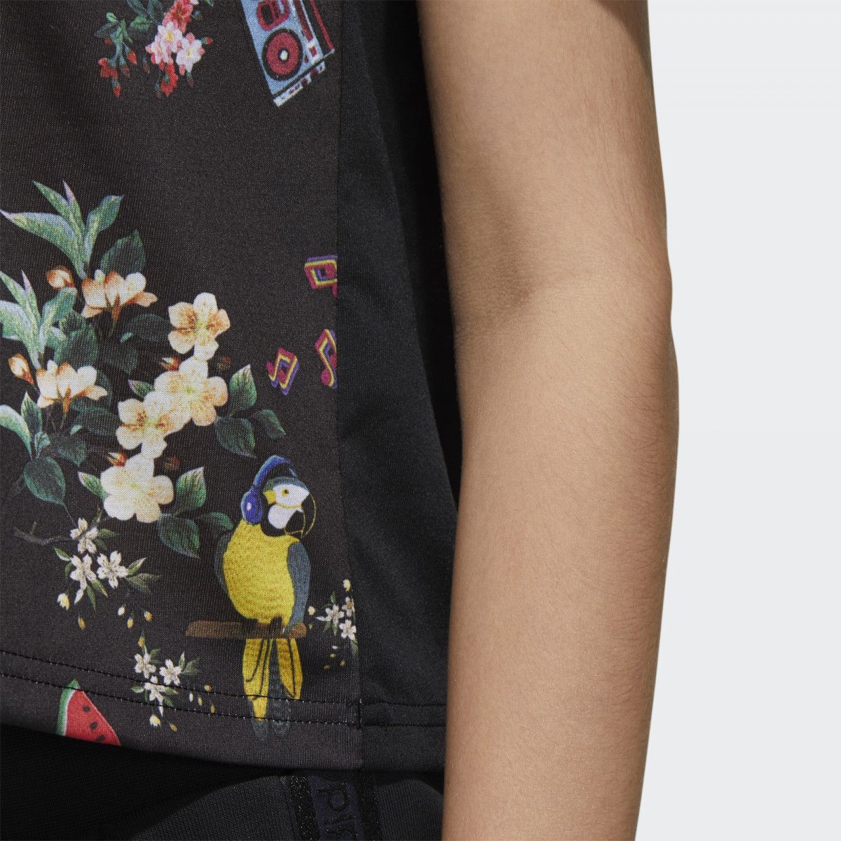 Áo Phông - Áo thun Thể Thao Nữ Adidas W Farm Crpd Tee FN6486