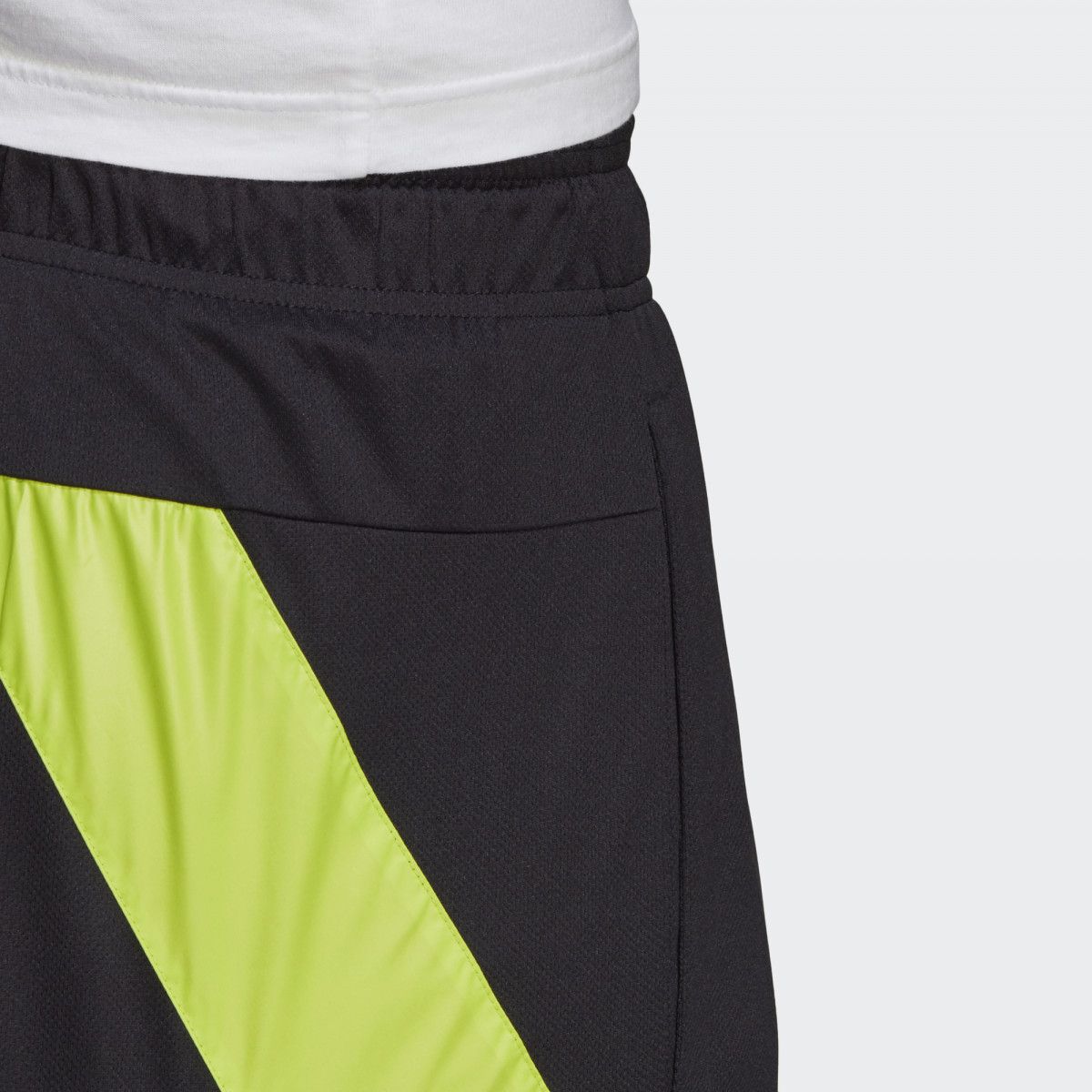 Quần Đùi Thể Thao Nam Adidas M Urban Q3 Shrt FS4049