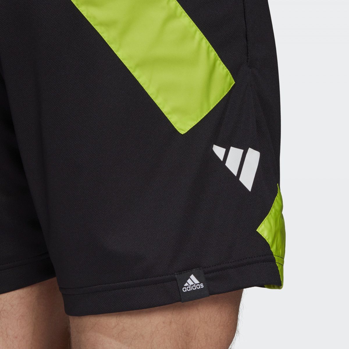 Quần Đùi Thể Thao Nam Adidas M Urban Q3 Shrt FS4049