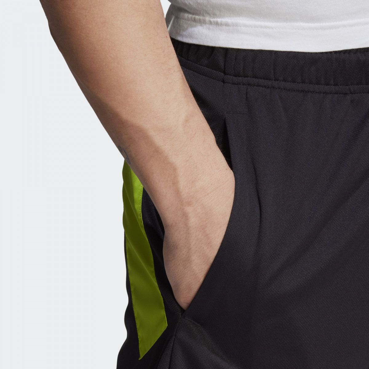 Quần Đùi Thể Thao Nam Adidas M Urban Q3 Shrt FS4049