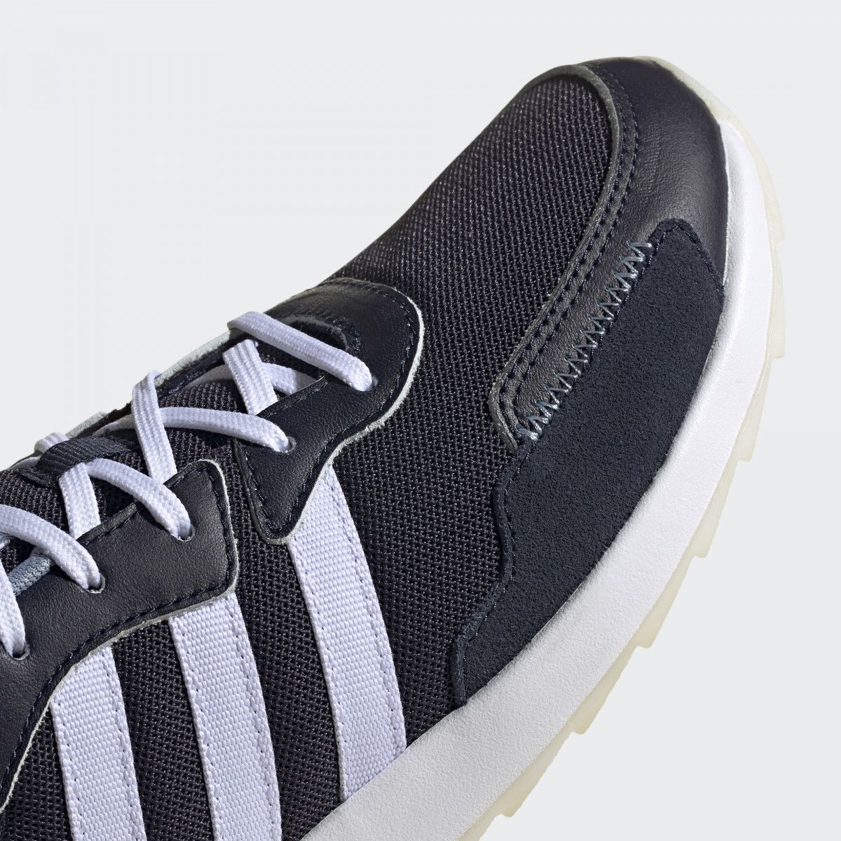 Giày Chạy Nữ Adidas Retrorun FW9545
