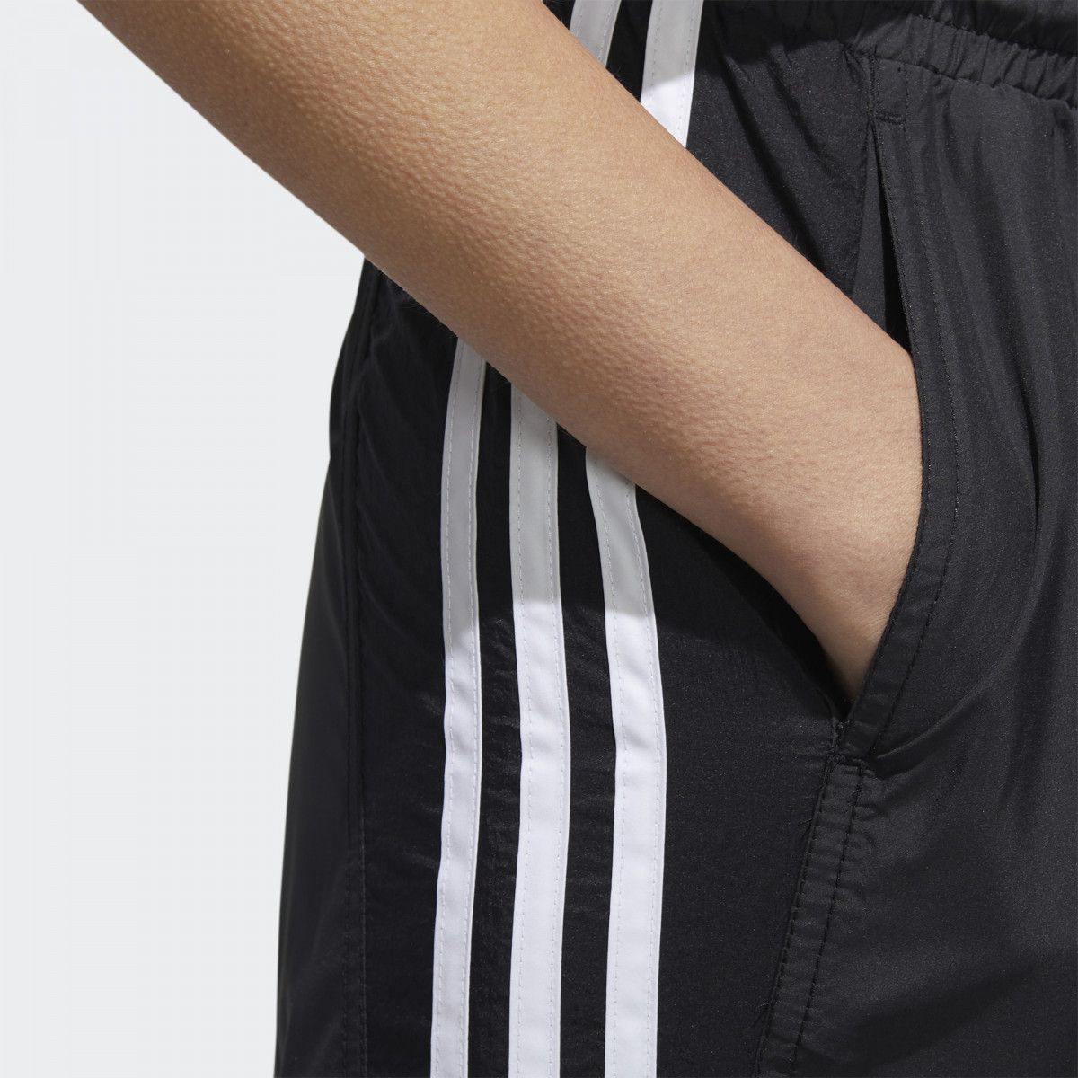 Quần Dài Thể Thao Nữ Adidas W Ss Wvn Tp GJ5360