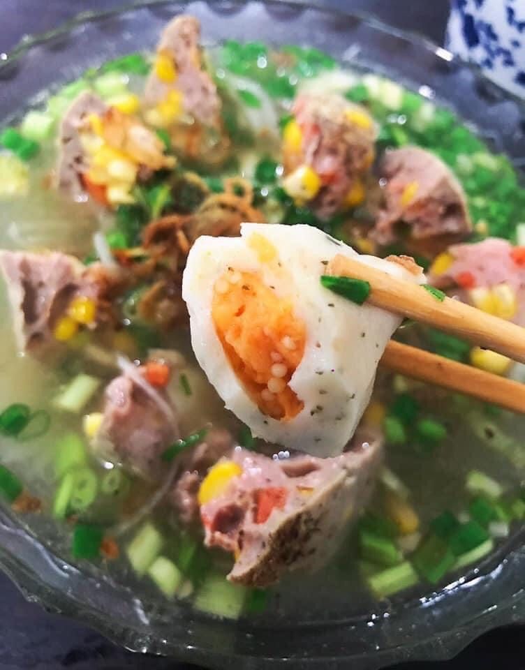Bò viên khổng lồ - Mì trộn Cô Út