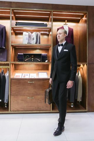 Tuxedo Cổ Sam Phối Bóng 2 Nút Lịch Thiệp