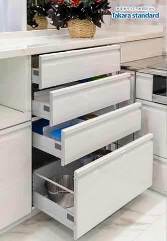 Hệ Tủ Bếp Cao Cấp Treasia Chữ L Màu Trắng Vân Gỗ (VBW) - Nhà Phố Q. Phú Nhuận