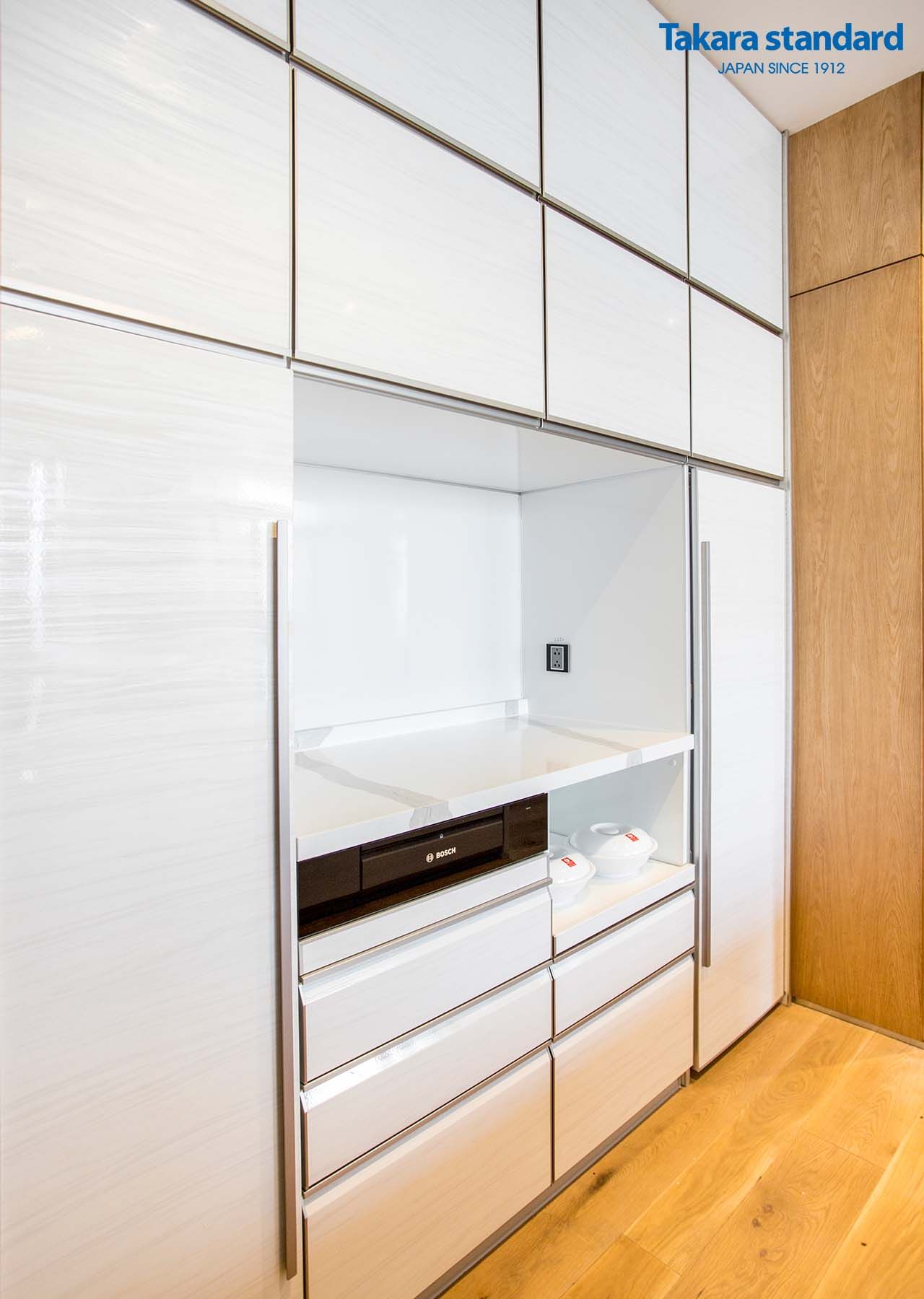 Penthouse Riverpark Premier Phú Mỹ Hưng Quận 7 - Hệ Tủ Bếp Thép Tráng Men Kính Cao Cấp LEMURE Màu LXW