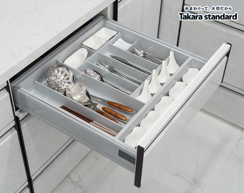 Hệ Tủ Bếp Nhật Bản Cao Cấp Treasia Chữ L Màu VTW - Nhà phố Bình Chánh