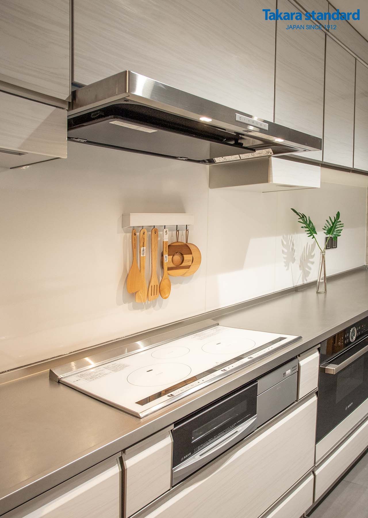 Penthouse Riverpark Premier Phú Mỹ Hưng Quận 7 - Hệ Tủ Bếp Thép Tráng Men Kính Cao Cấp LEMURE Màu LXW