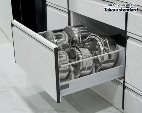 Hệ Tủ Bếp Nhật Bản Cao Cấp Treasia Chữ L Màu VTW - Nhà phố Bình Chánh