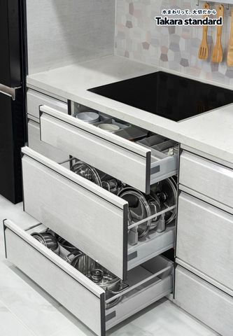 Hệ Tủ Bếp Nhật Bản Cao Cấp Treasia Chữ L Màu VTW - Nhà phố Bình Chánh