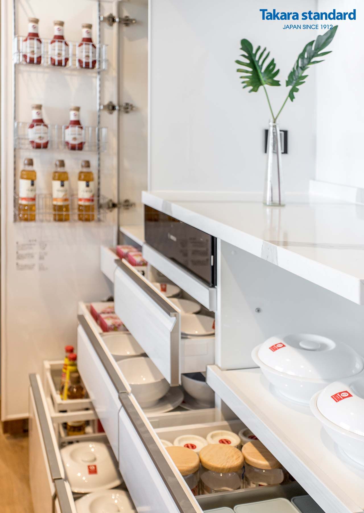 Penthouse Riverpark Premier Phú Mỹ Hưng Quận 7 - Hệ Tủ Bếp Thép Tráng Men Kính Cao Cấp LEMURE Màu LXW
