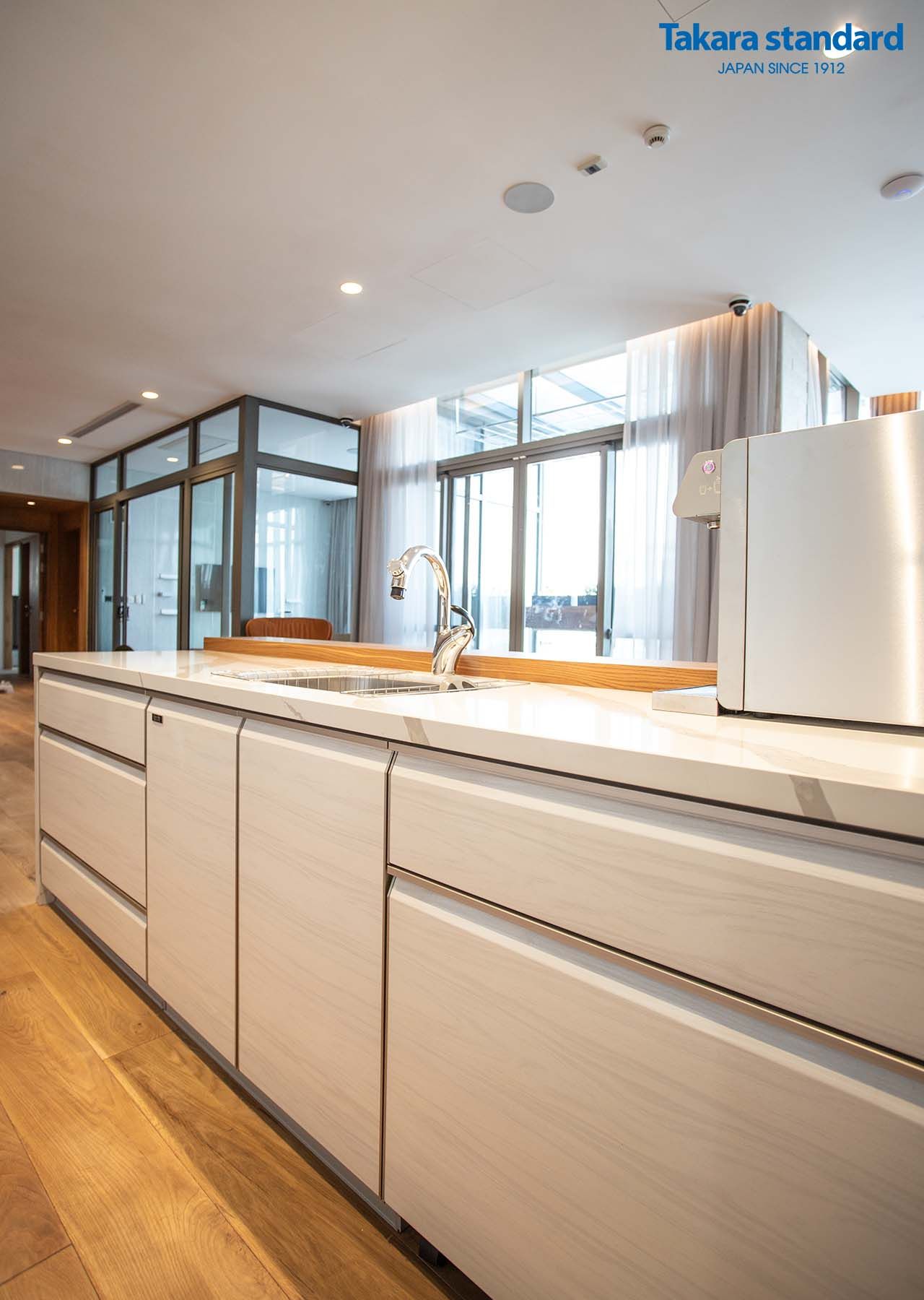 Penthouse Riverpark Premier Phú Mỹ Hưng Quận 7 - Hệ Tủ Bếp Thép Tráng Men Kính Cao Cấp LEMURE Màu LXW