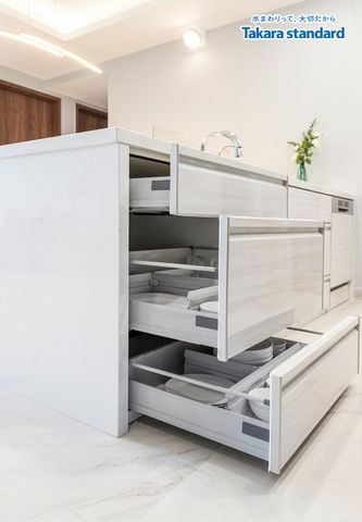 Hệ Tủ Bếp Treasia Cao Cấp Màu VWW - Căn Hộ Midtown Phú Mỹ Hưng Q7