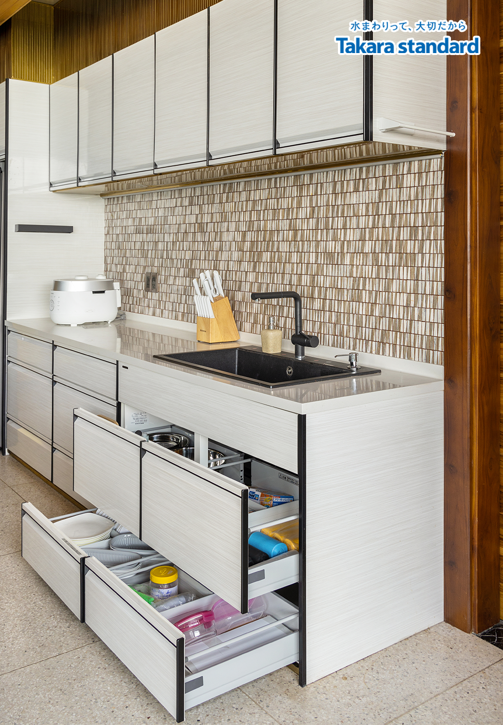 Hệ Tủ Bếp Nhật Bản Treasia Cao Cấp Chữ I - Penthouse Vinhomes Central Park