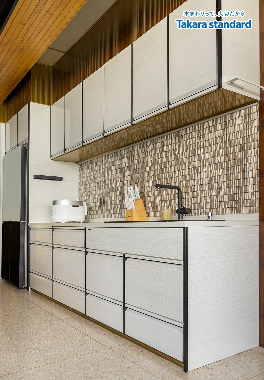 Hệ Tủ Bếp Nhật Bản Treasia Cao Cấp Chữ I - Penthouse Vinhomes Central Park