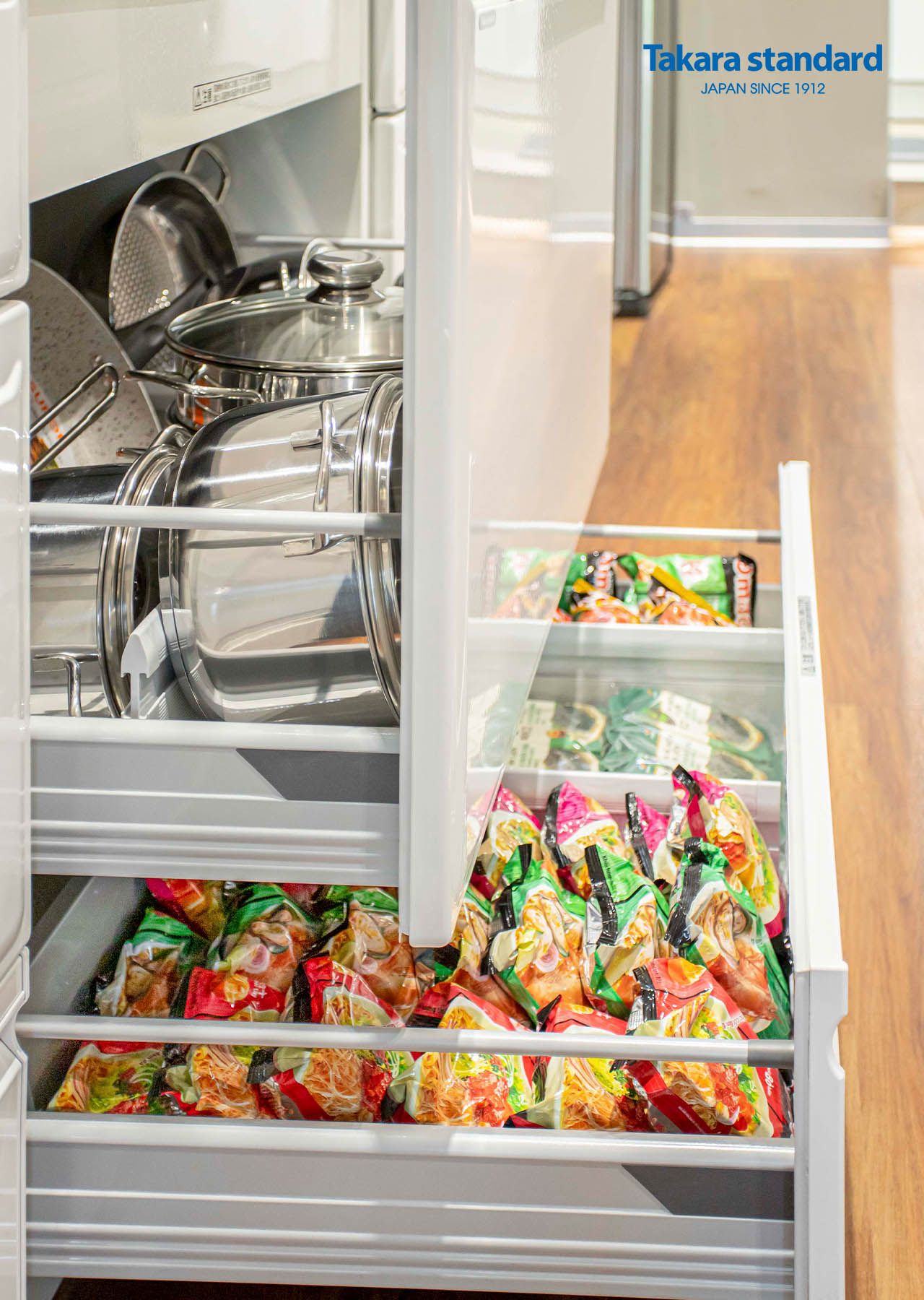 Hệ Tủ Bếp Edel Chữ I Màu ESW - Showroom Điện Biên Phủ