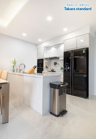 Hệ Tủ Bếp Treasia Cao Cấp Màu VWW - Căn Hộ Midtown Phú Mỹ Hưng Q7