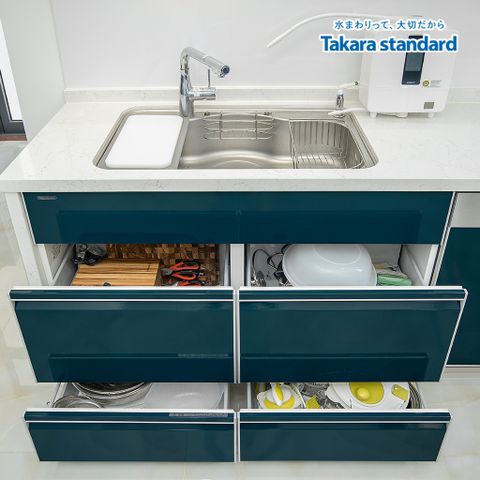 Hệ Tủ Bếp Treasia Cao Cấp Chữ L Màu VSJ - Biệt Thự Bình Phước