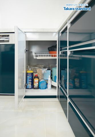 Hệ Tủ Bếp Treasia Cao Cấp Chữ L Màu VSJ - Biệt Thự Bình Phước