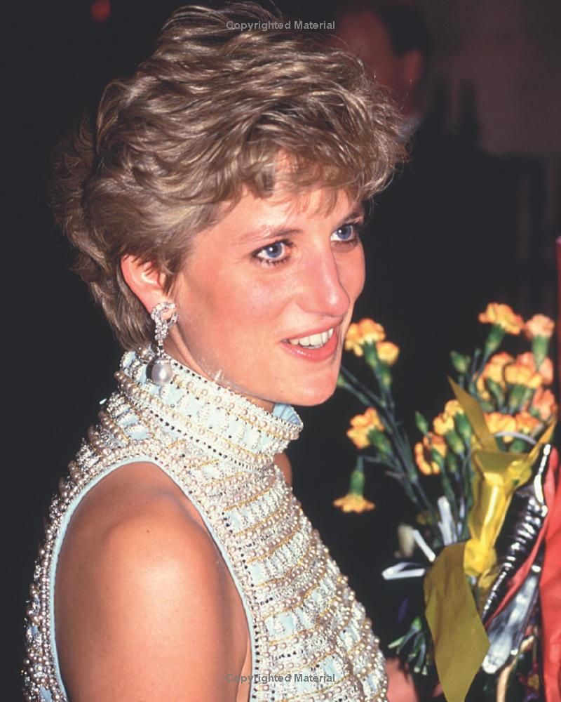 Diana: A Life in Dresses : From Debutante to Style Icon