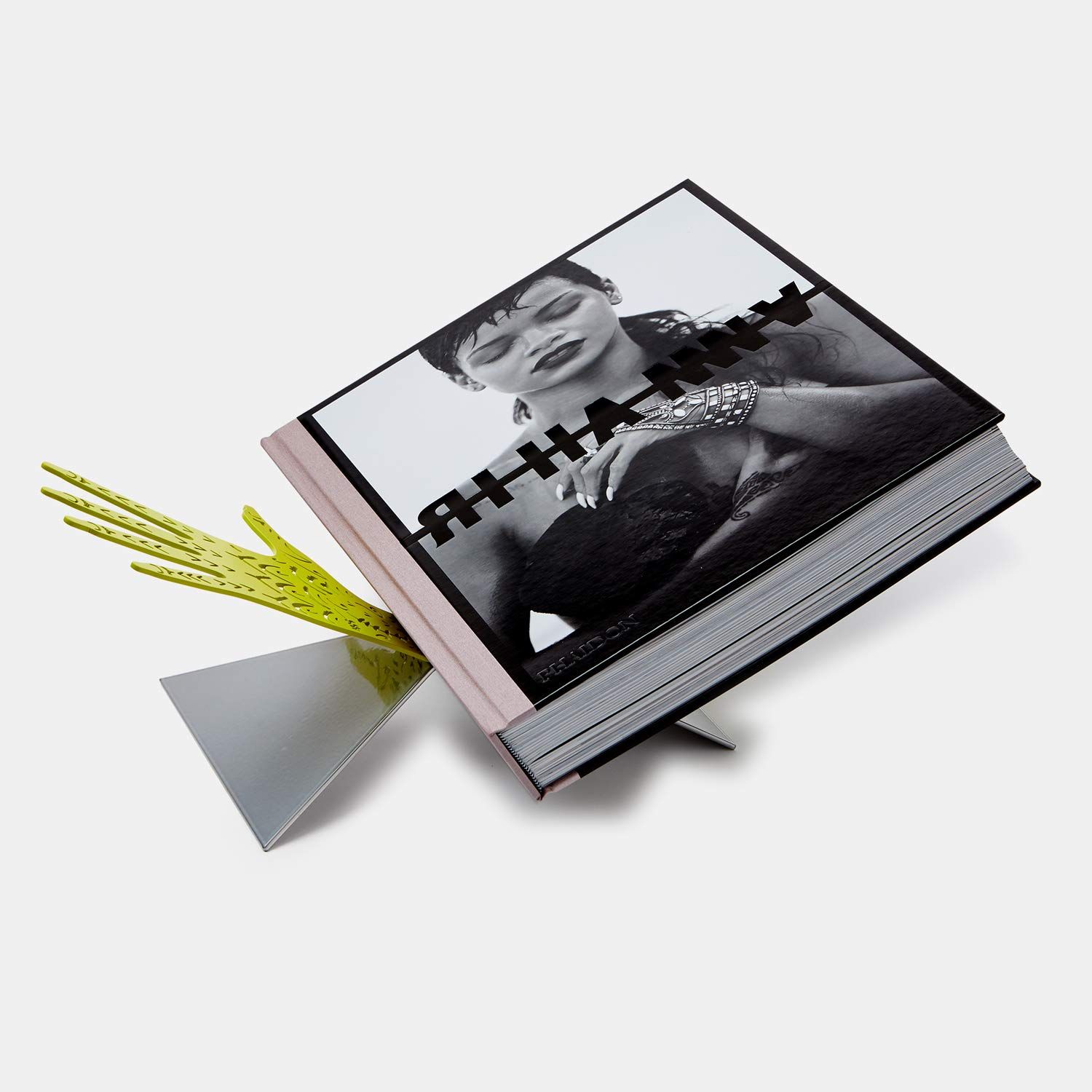 Rihanna_Rihanna_9781838660109_Phaidon