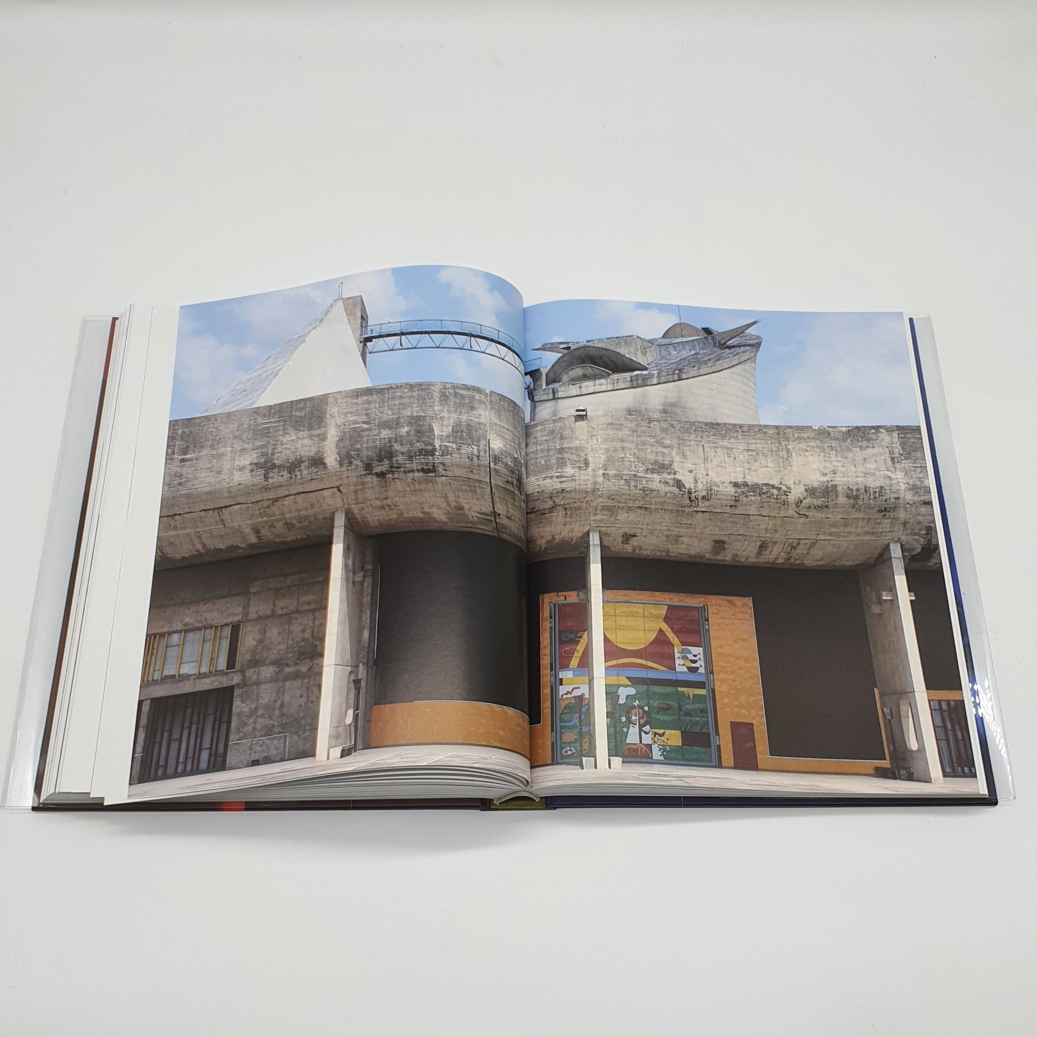 Le Corbusier : Ideas & Forms (New Edition)_William J R Curtis_9780714868943_Phaidon Press