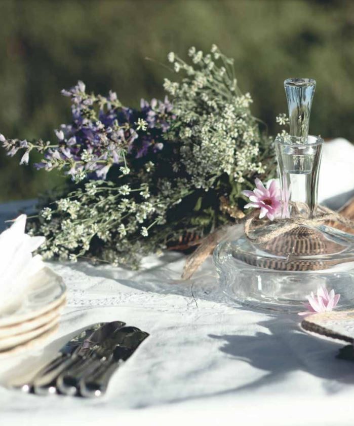 TABLE STORIES - TABLES FOR ALL OCCASIONS_Carolina Amell_9789401469180_Lannoo