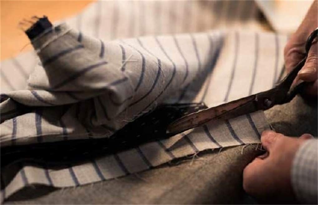  Italian Tailoring : A Glimpse into the World of Italian Tailoring 