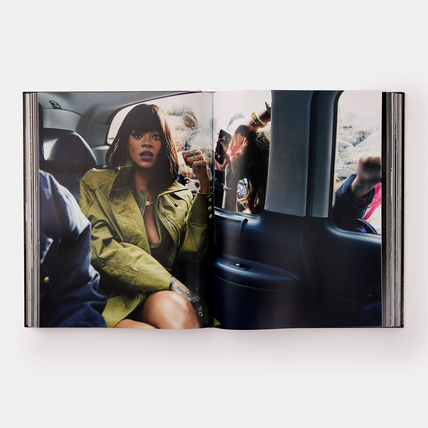Rihanna_Rihanna_9781838660109_Phaidon
