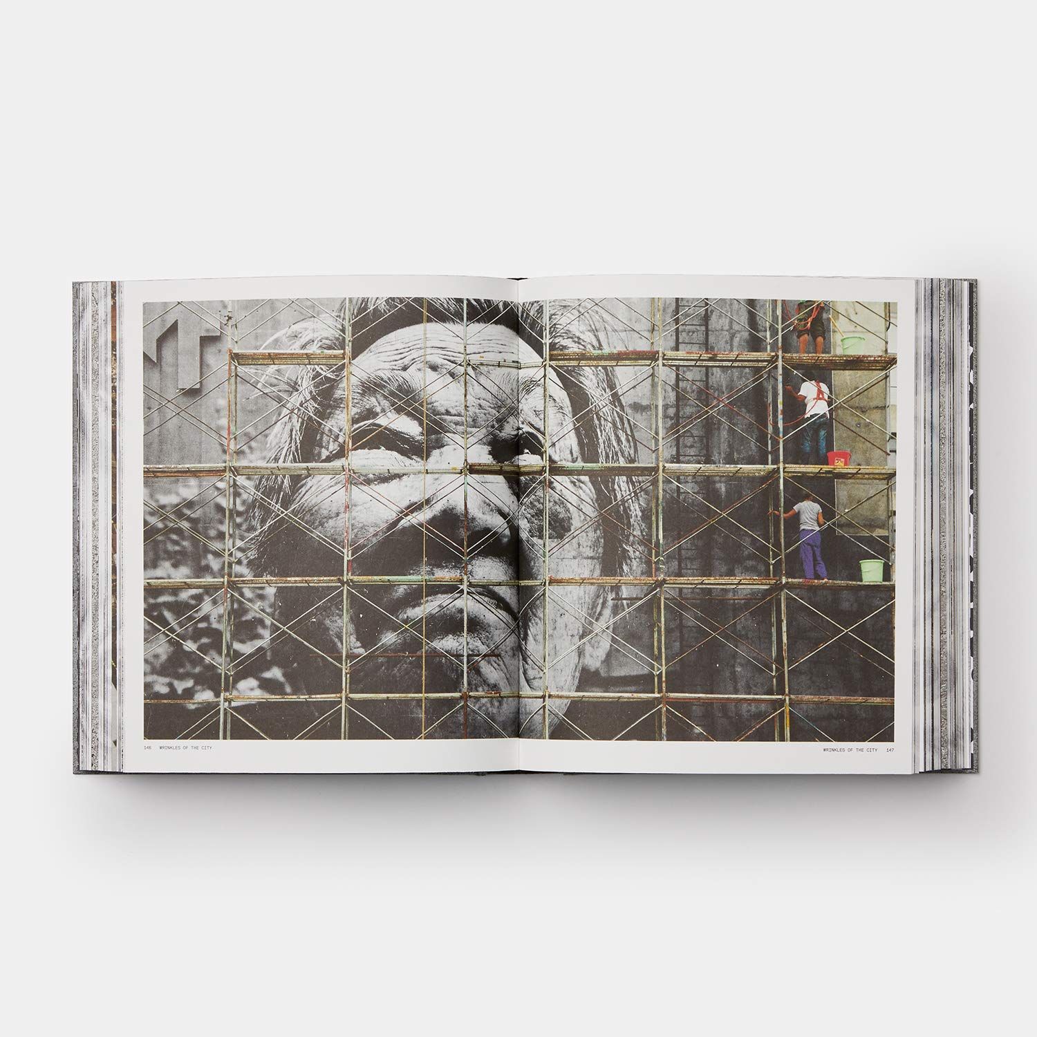 JR: Can Art Change the World?_Nato Thompson_9780714879444_Phaidon