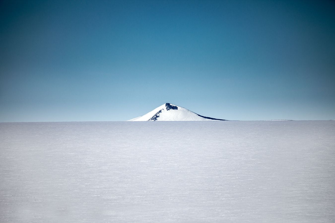 Antarctica : The Waking Giant_Sebastian Copeland_9780847868865_Rizzoli International Publications