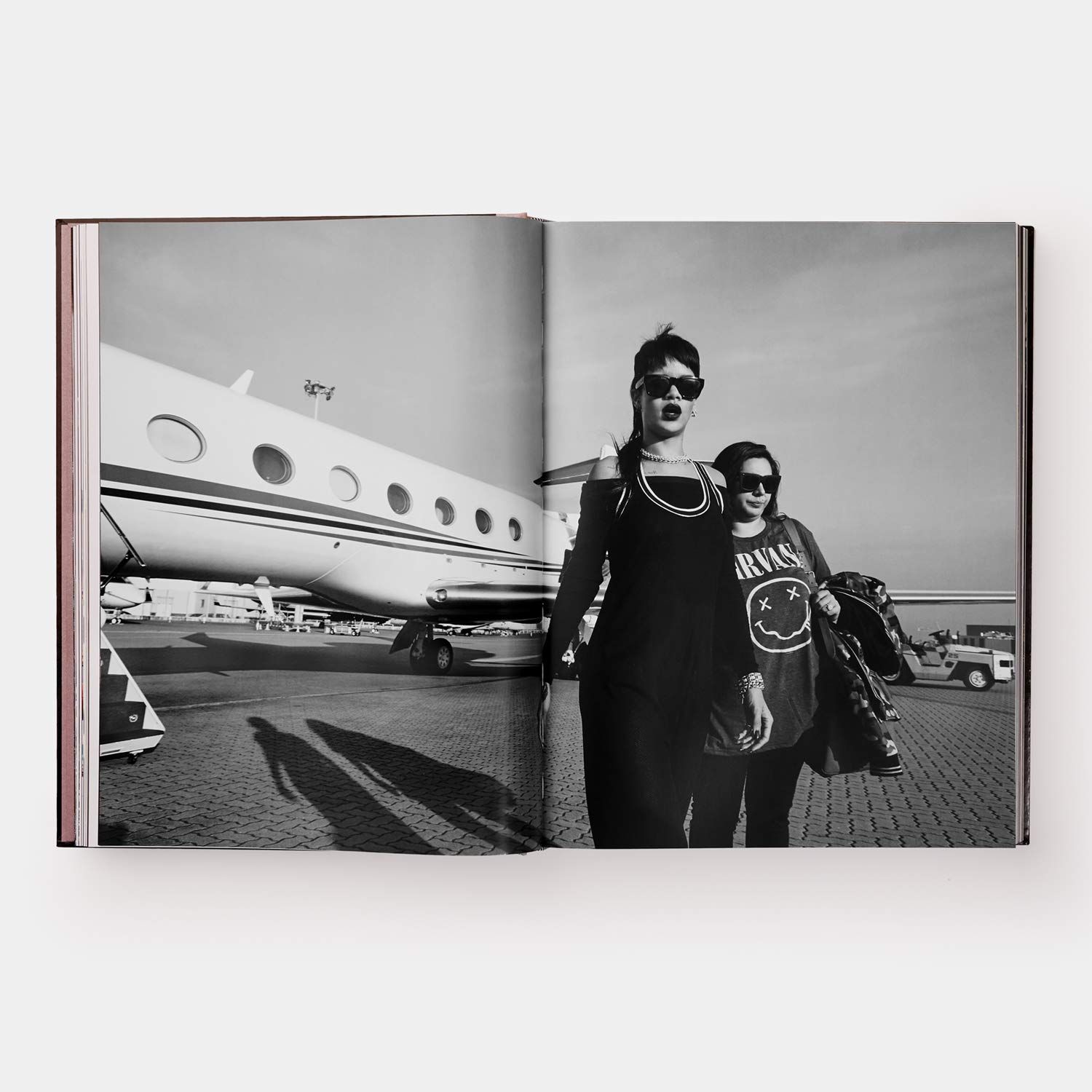 Rihanna_Rihanna_9781838660109_Phaidon