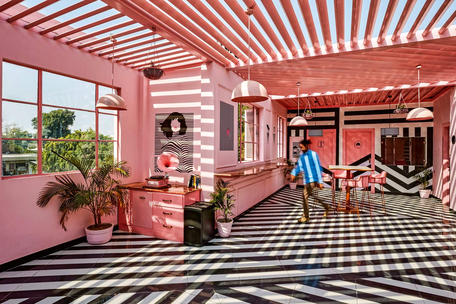MORE IS MORE : MEMPHIS, MAXIMALISM, AND NEW WAVE DESIGN