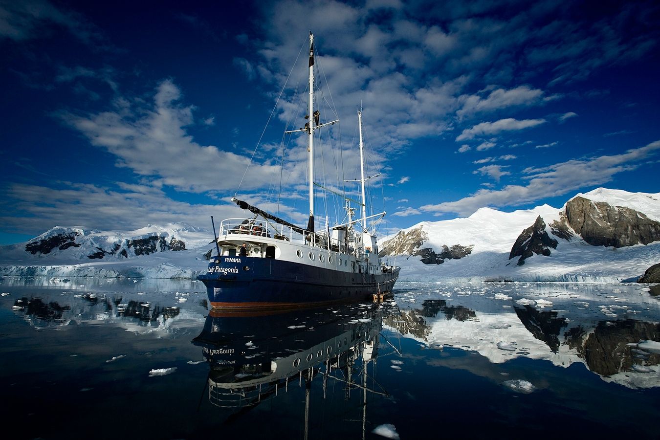 Antarctica : The Waking Giant_Sebastian Copeland_9780847868865_Rizzoli International Publications