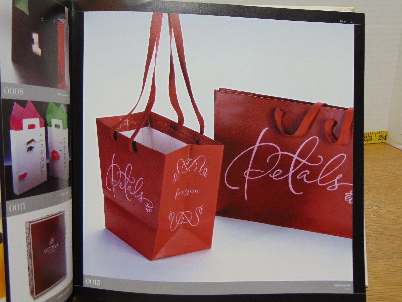 1,000 Bags, Tags, and Labels : Distinctive Designs for Every Industry_Kiki Eldridge_9781592531837_Rockport Publishers Inc.