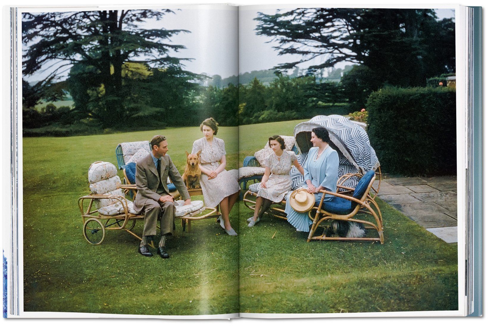 Her Majesty. A Photographic History 1926-Today_Christopher Warwick_9783836584685_Taschen GmbH