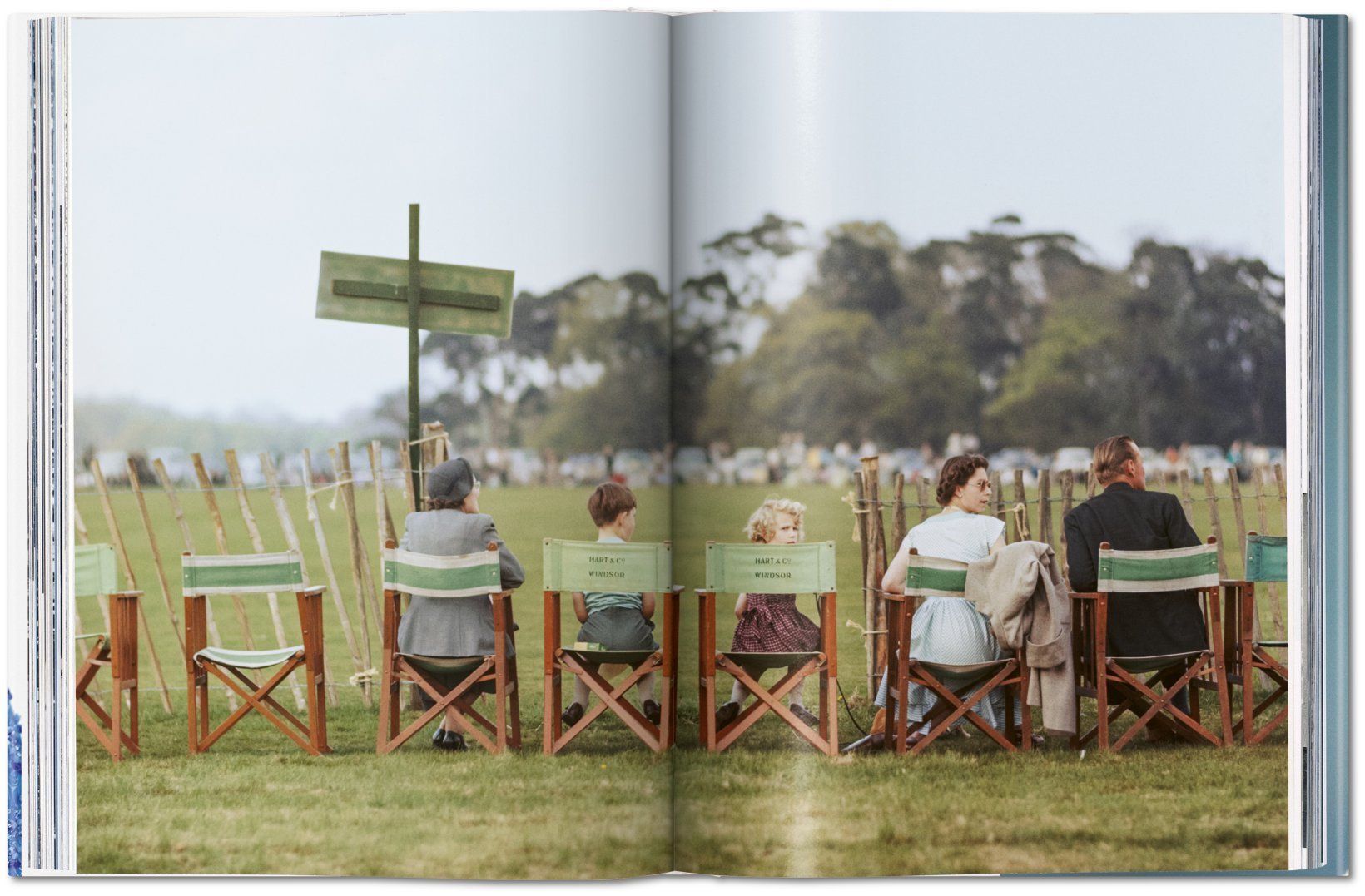 Her Majesty. A Photographic History 1926-Today_Christopher Warwick_9783836584685_Taschen GmbH