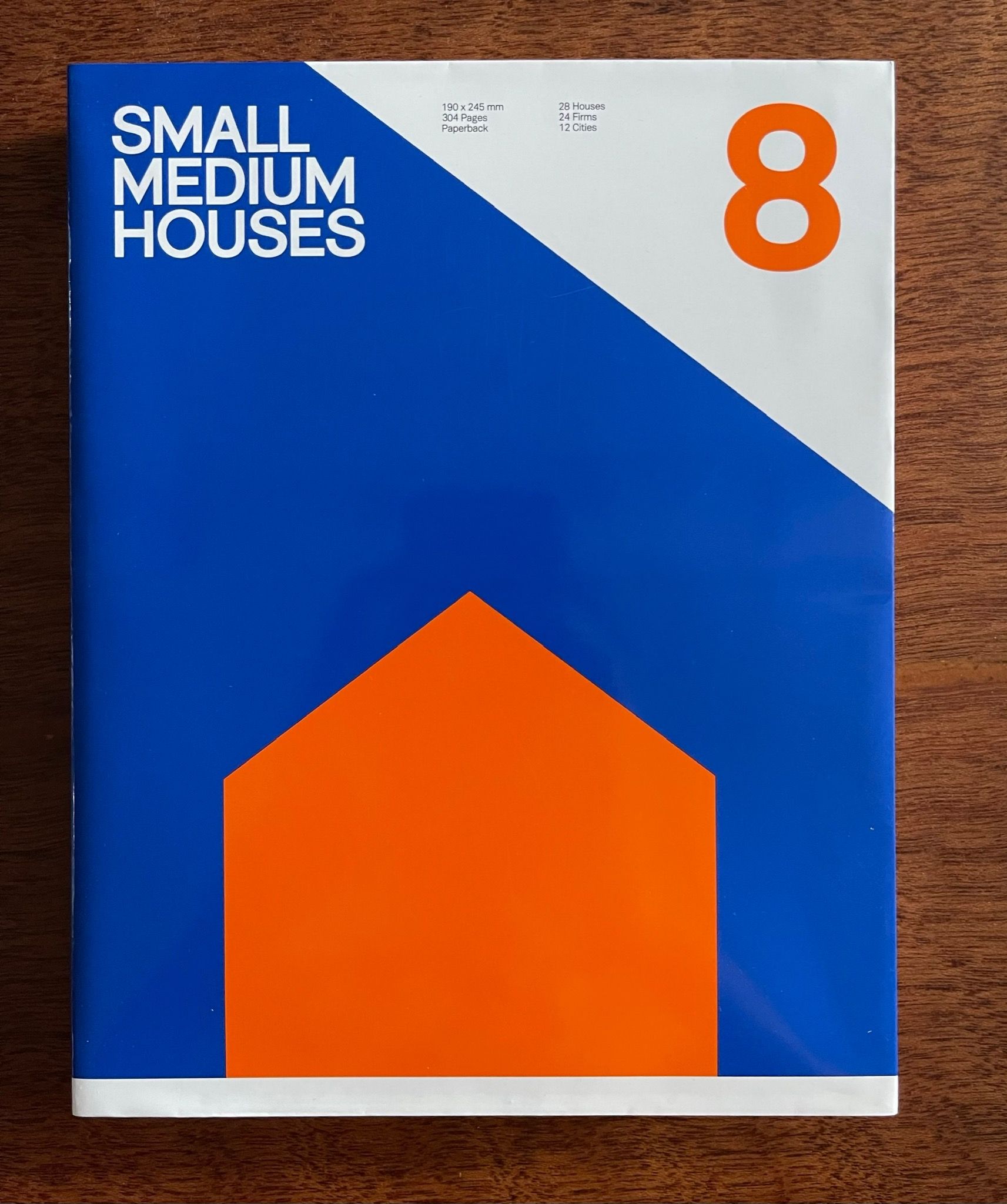 Small Medium Houses 8_Nithi Sthapitanonda_Li-Zenn Publishing Limited