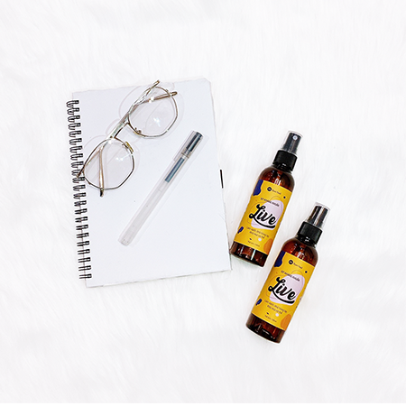 Combo Xịt kháng khuẩn LIVE 100ml + Bánh xà phòng BareSoul Herbal Scrub & Soap 100g