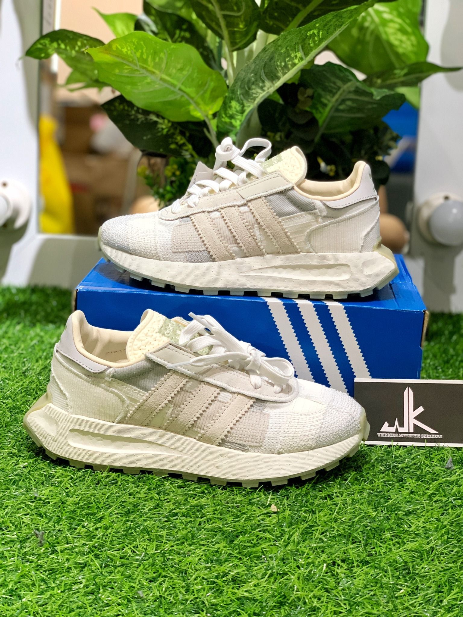 GW6186 Retropy E5 Off White Light Grey