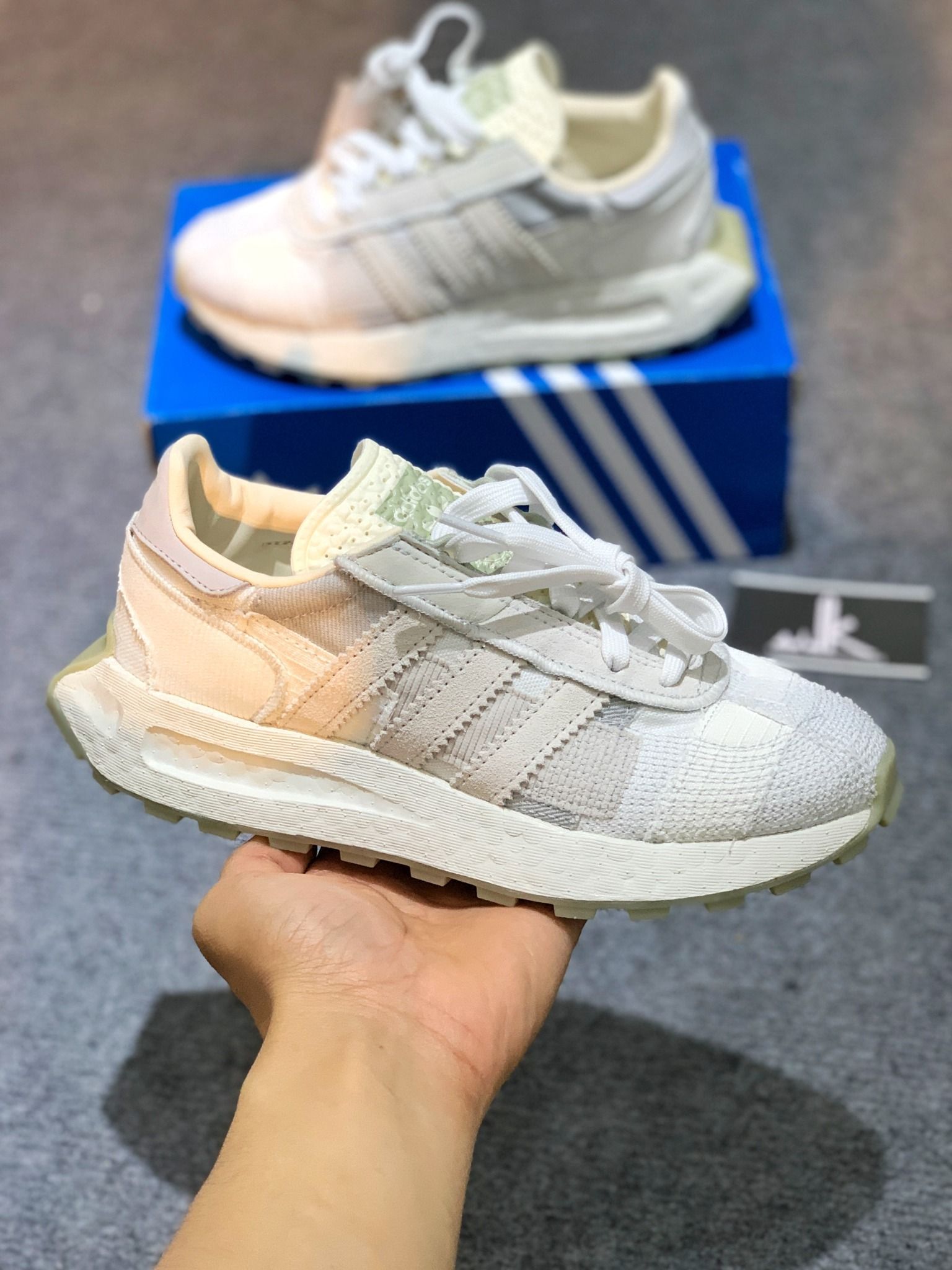 GW6186 Retropy E5 Off White Light Grey