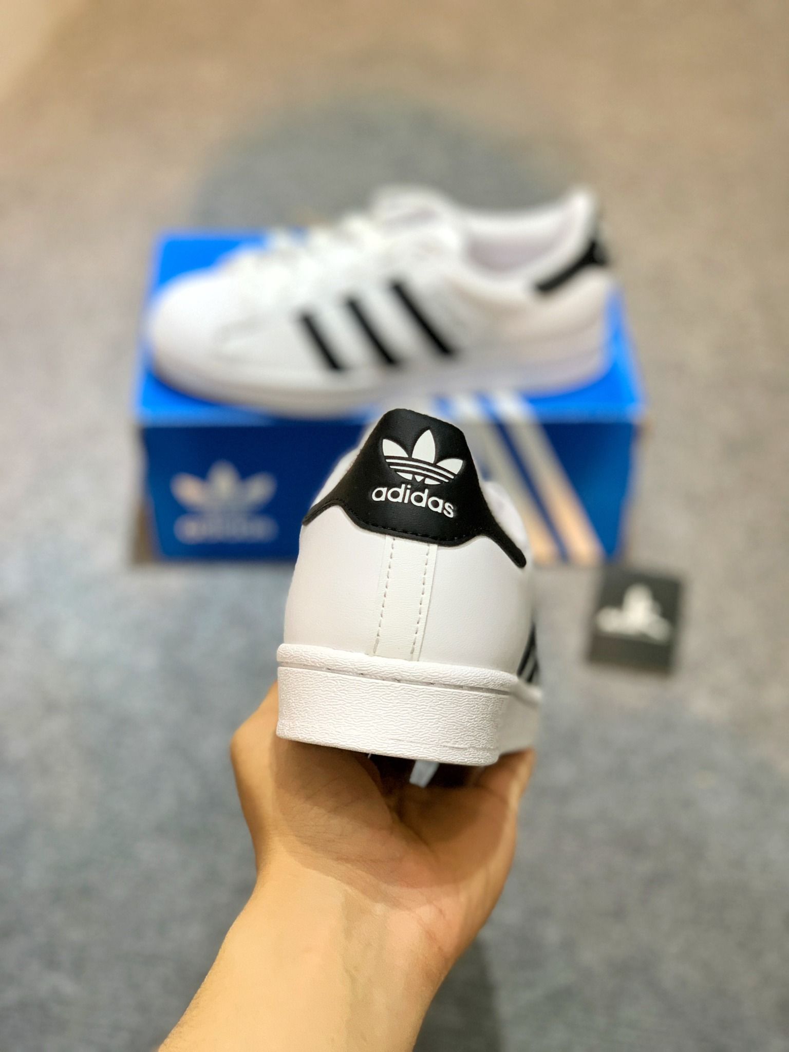  H03904 Superstar Triple Tongue 