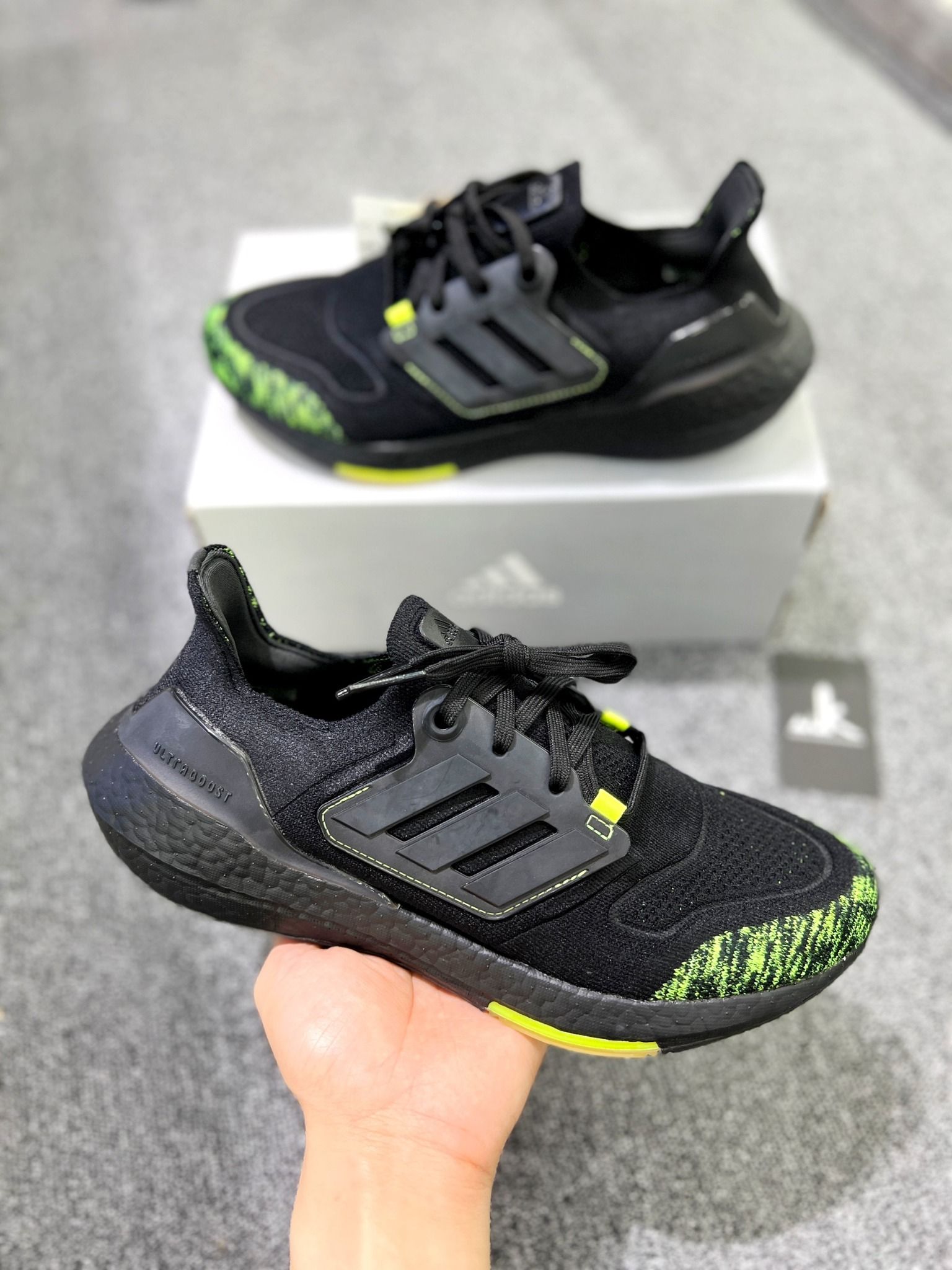  GX5915 Ultraboost 22 Black Solar Yellow 