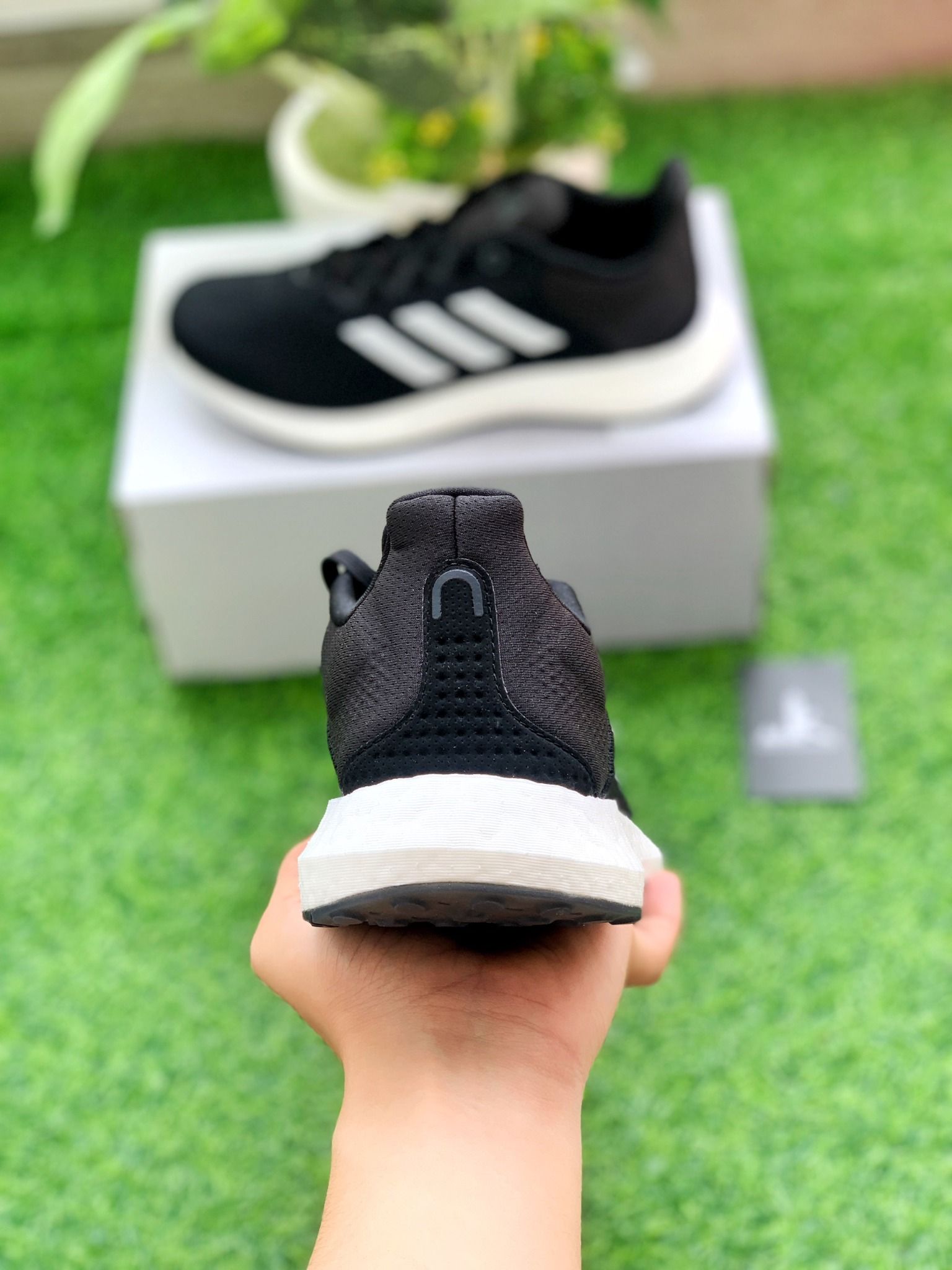 GW4832 PureBoost 21 Black White