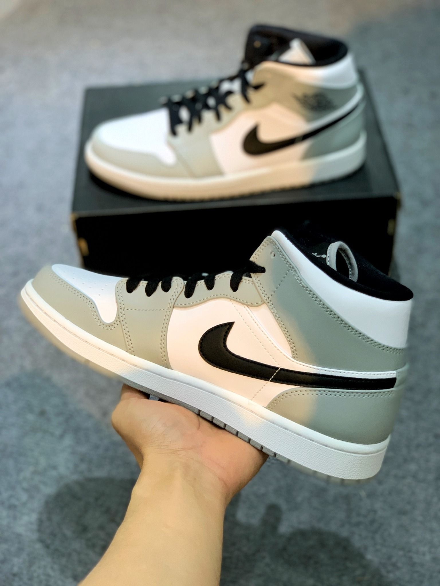  554724-092 Nike Air Jordan 1 Mid Smoke Grey 