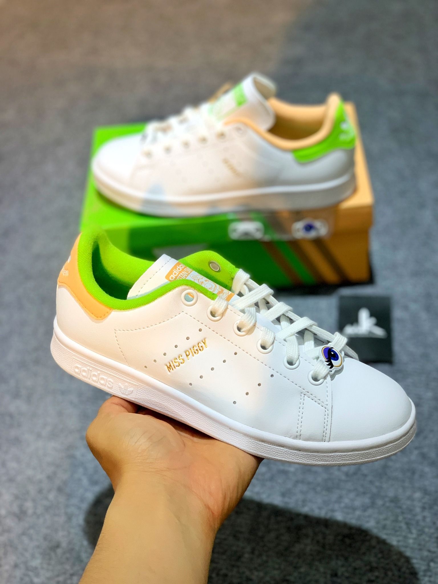  GZ5863 Stan Smith x Disney Miss Piggy & Kermit 