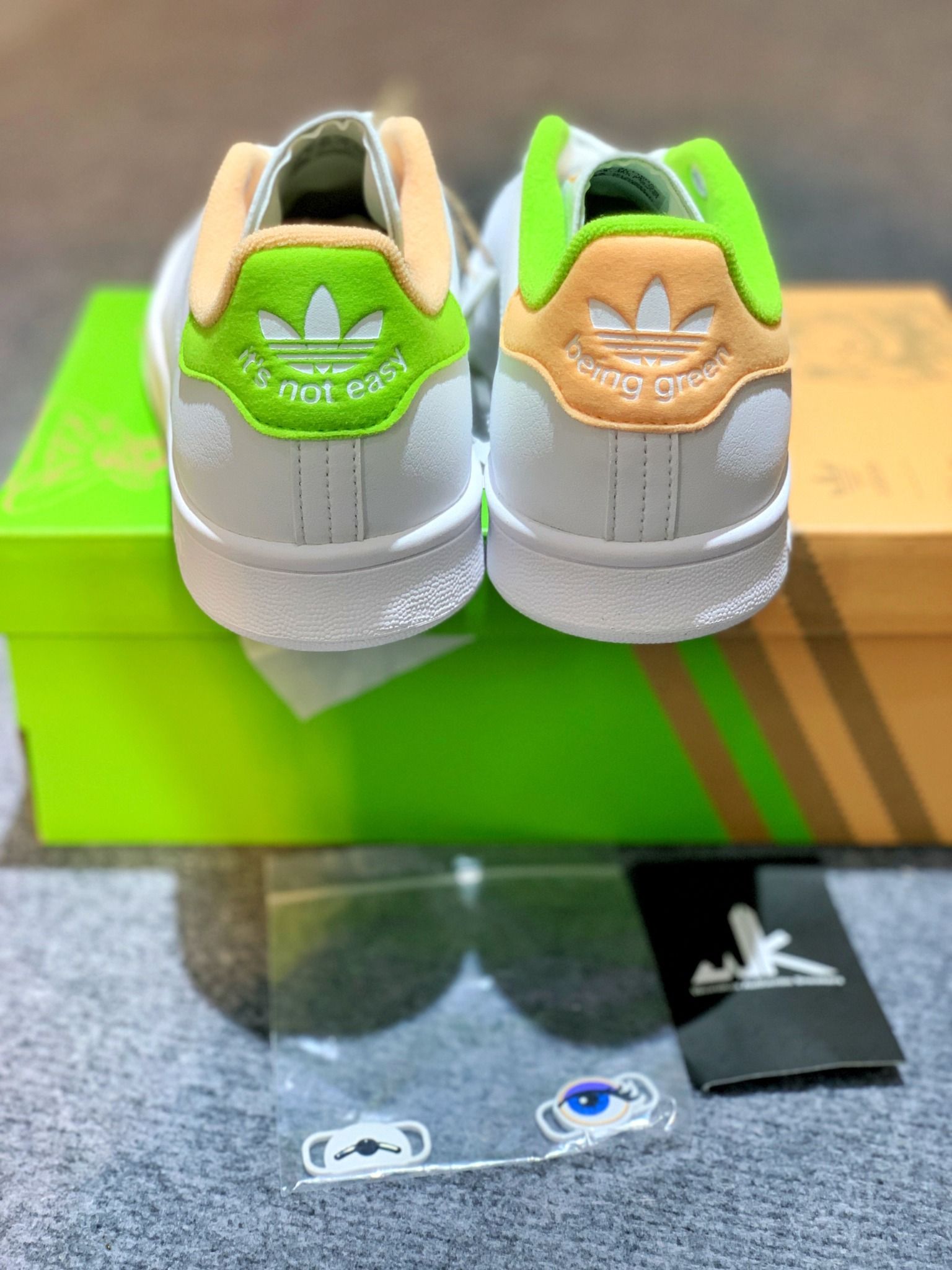  GZ5863 Stan Smith x Disney Miss Piggy & Kermit 