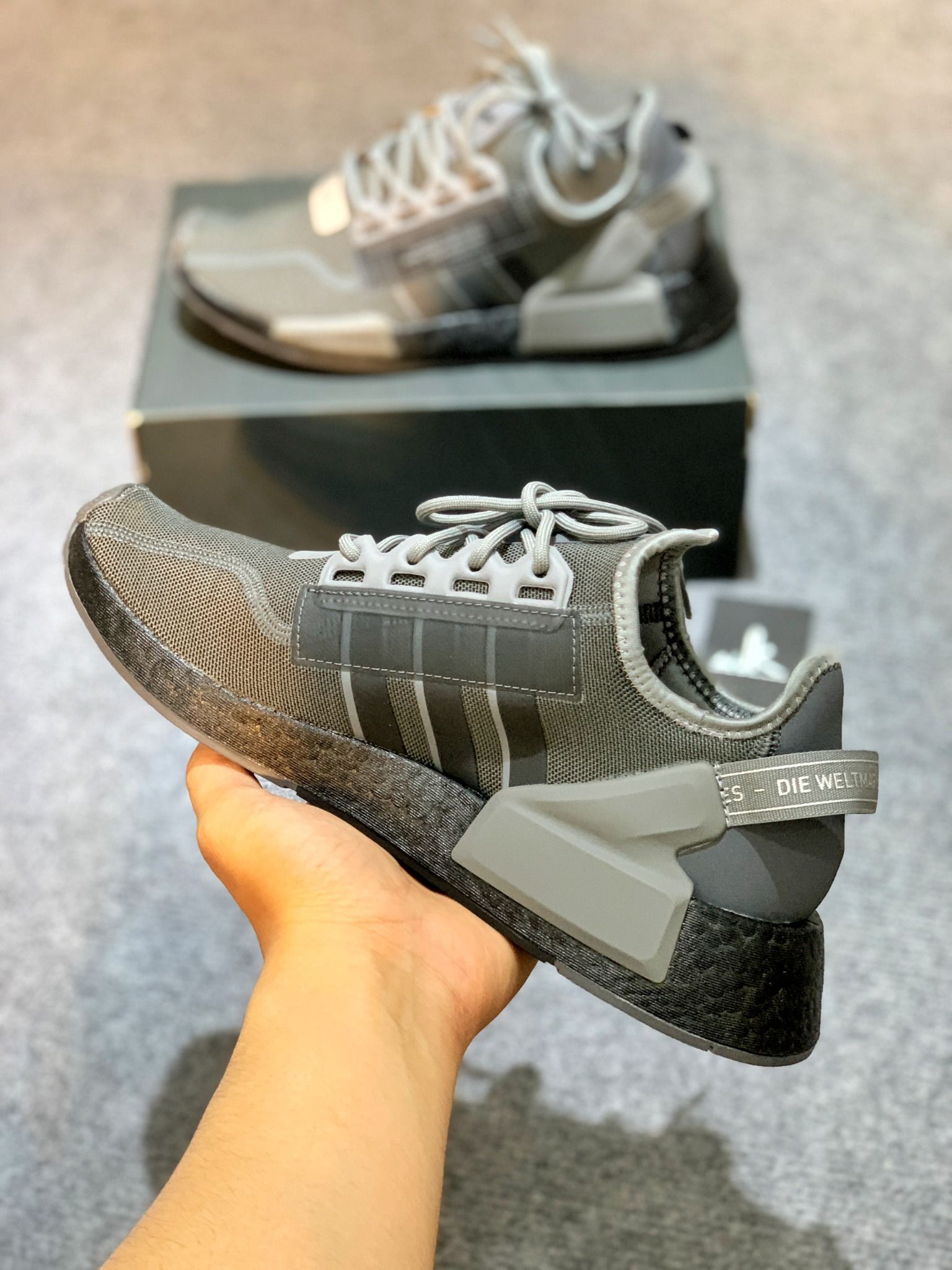  GX0541 NMD_R1 V2 Grey 